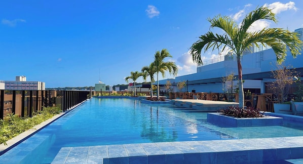 3 piscinas externas