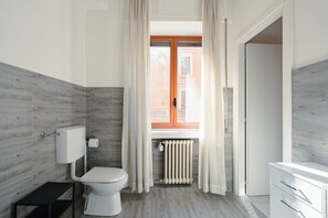 Double or Twin Room, City View | Bathroom - CENTRALE BOLOGNA (Bologna)