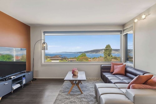 The Blue Window - 15 Mins to CBD&Airport