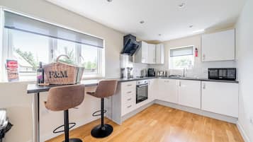 Ferienhaus | Eigene Küche | Kühlschrank, Mikrowelle, Geschirrspüler, Toaster