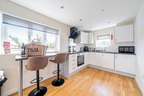 Chaumière | Cuisine privée | Réfrigérateur, four à micro-ondes, lave-vaisselle, grille-pain