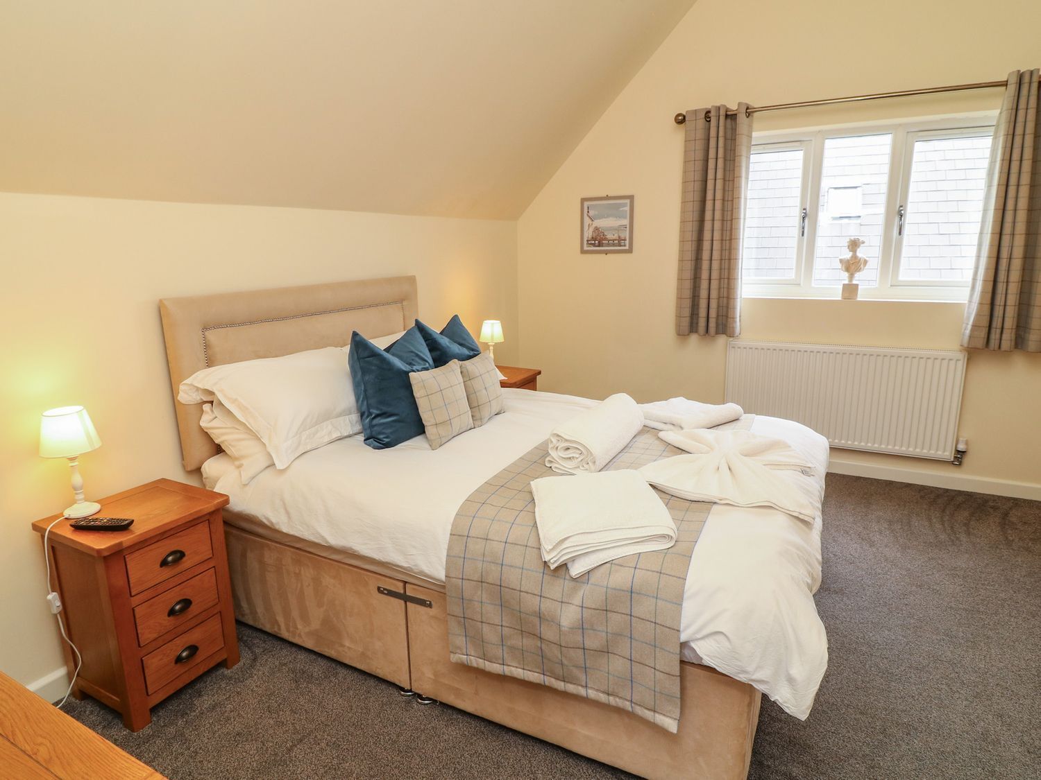 3 bedrooms, individually decorated, individually furnished