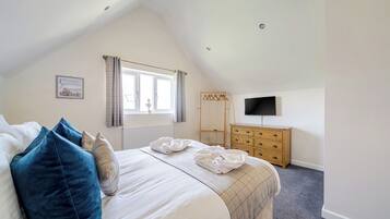 Cottage | 3 bedrooms, individually decorated, individually furnished