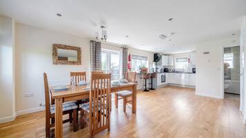 Cottage | Dining