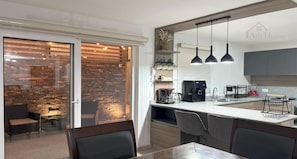 Fridge, microwave, oven, stovetop - 20 steps away, renovated, beautiful! (Santiago de Querétaro)