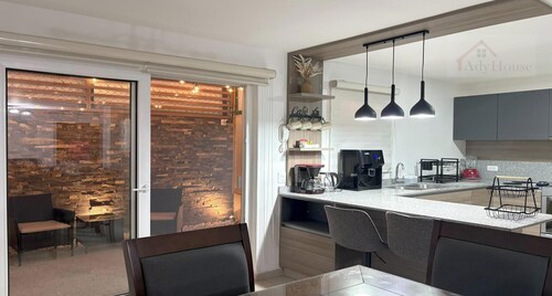 20 steps away, renovated, beautiful!