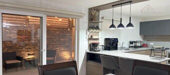 20 steps away, renovated, beautiful!