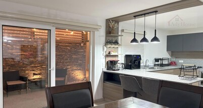 20 steps away, renovated, beautiful!
