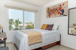 3 bedrooms, iron/ironing board, WiFi, bed sheets - 20 steps away, renovated, beautiful! (Santiago de Querétaro)