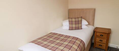 4 Schlafzimmer, individuell dekoriert, individuell eingerichtet