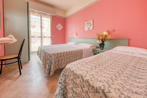 Schreibtisch, Bügeleisen/Bügelbrett, kostenloses WLAN