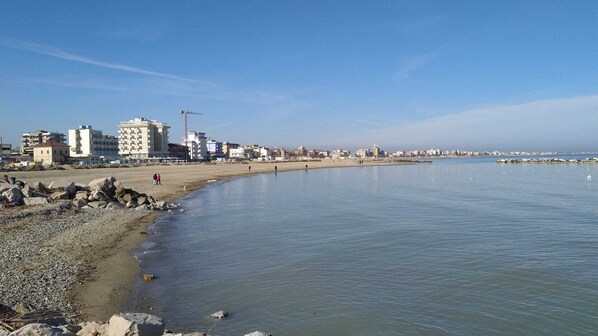 Sur la plage, sable blanc, bar sur la plage