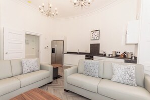 Living area - The Buckingham Suite Luxury 2 bedroom apartment (Plymouth)