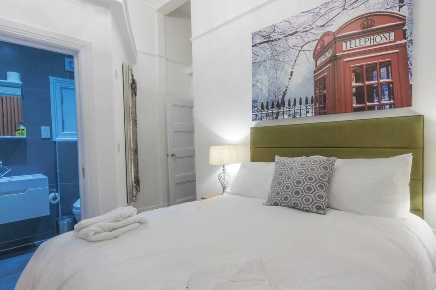 2 chambres, bureau, fer et planche à repasser, accès au Wi-Fi (inclus)