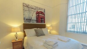 Unclassified image, 3 of 18, button - The Buckingham Suite Luxury 2 bedroom apartment (Plymouth)