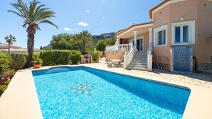 Pool - Villa with sea views and pool in Dénia (Dénia)