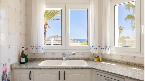 Private kitchen - Villa with sea views and pool in Dénia (Dénia)