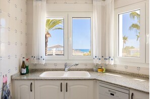 Private kitchen - Villa with sea views and pool in Dénia (Dénia)