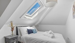 2 bedrooms, iron/ironing board, WiFi, bed sheets - Modern 2 bed Plymouth apartment with city views (Plymouth)