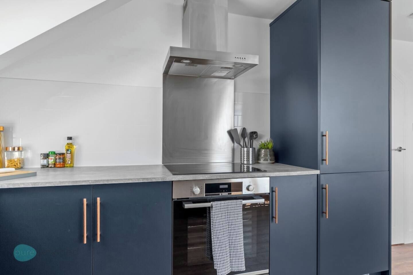 Microwave, oven, dishwasher, electric kettle