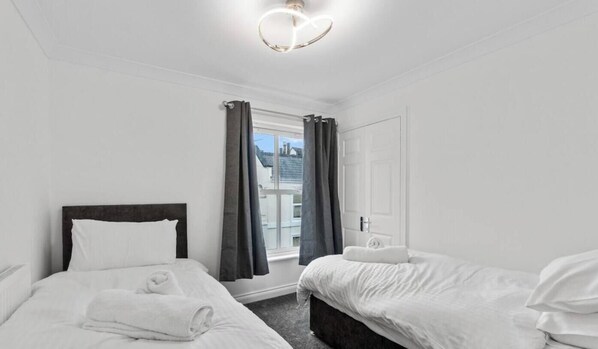 3 habitaciones, tabla de planchar con plancha y wifi gratis