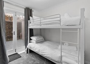3 bedrooms, iron/ironing board, free WiFi, bed sheets