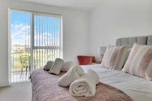 3 Schlafzimmer, Schreibtisch, Bügeleisen/Bügelbrett, kostenloses WLAN