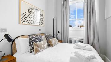 Iron/ironing board, WiFi, bed sheets