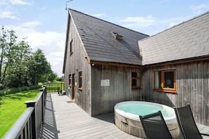 Terrace/patio - James Ville Marina Lodge 13 (Brigg)