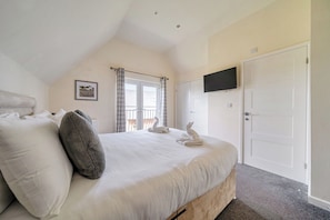 5 bedrooms, individually decorated, individually furnished - James Ville Marina Lodge 13 (Brigg)
