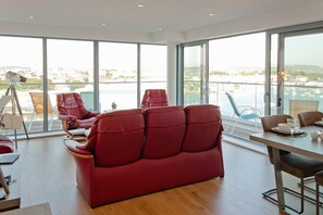 Unclassified image, 2 of 34, button - 2 Bed - Leeward House by Pureserviced (Plymouth)