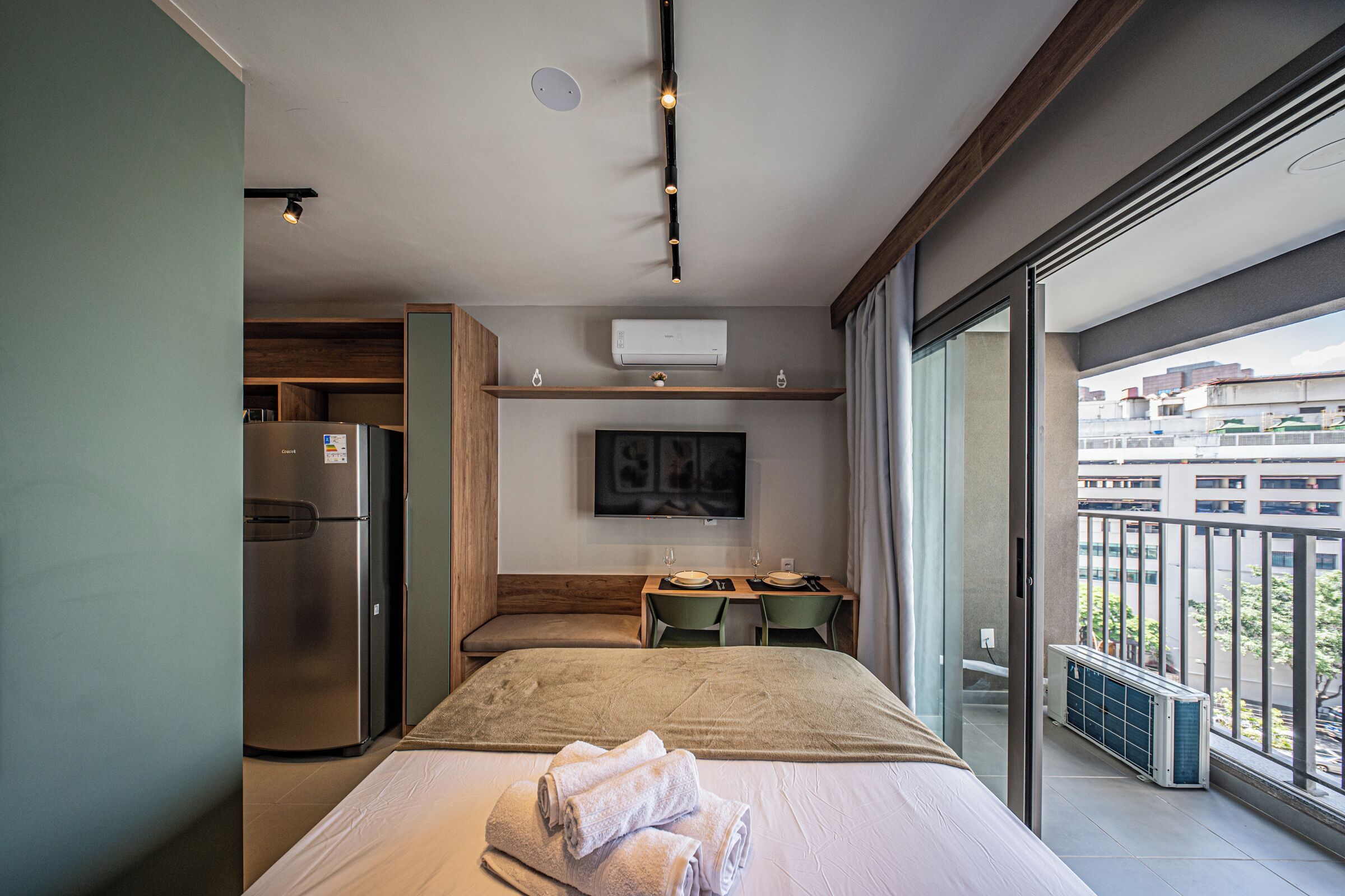 Classic Studio | Laptop workspace, free WiFi