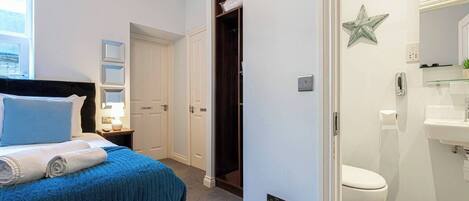 1 bedroom, bed sheets
