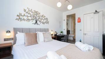 1 bedroom, bed sheets