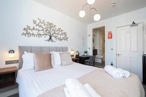 1 dormitorio y ropa de cama