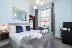 1 bedroom, bed sheets - Superior King Room @ Ocean Stays by Smart Welcomes (Plymouth)