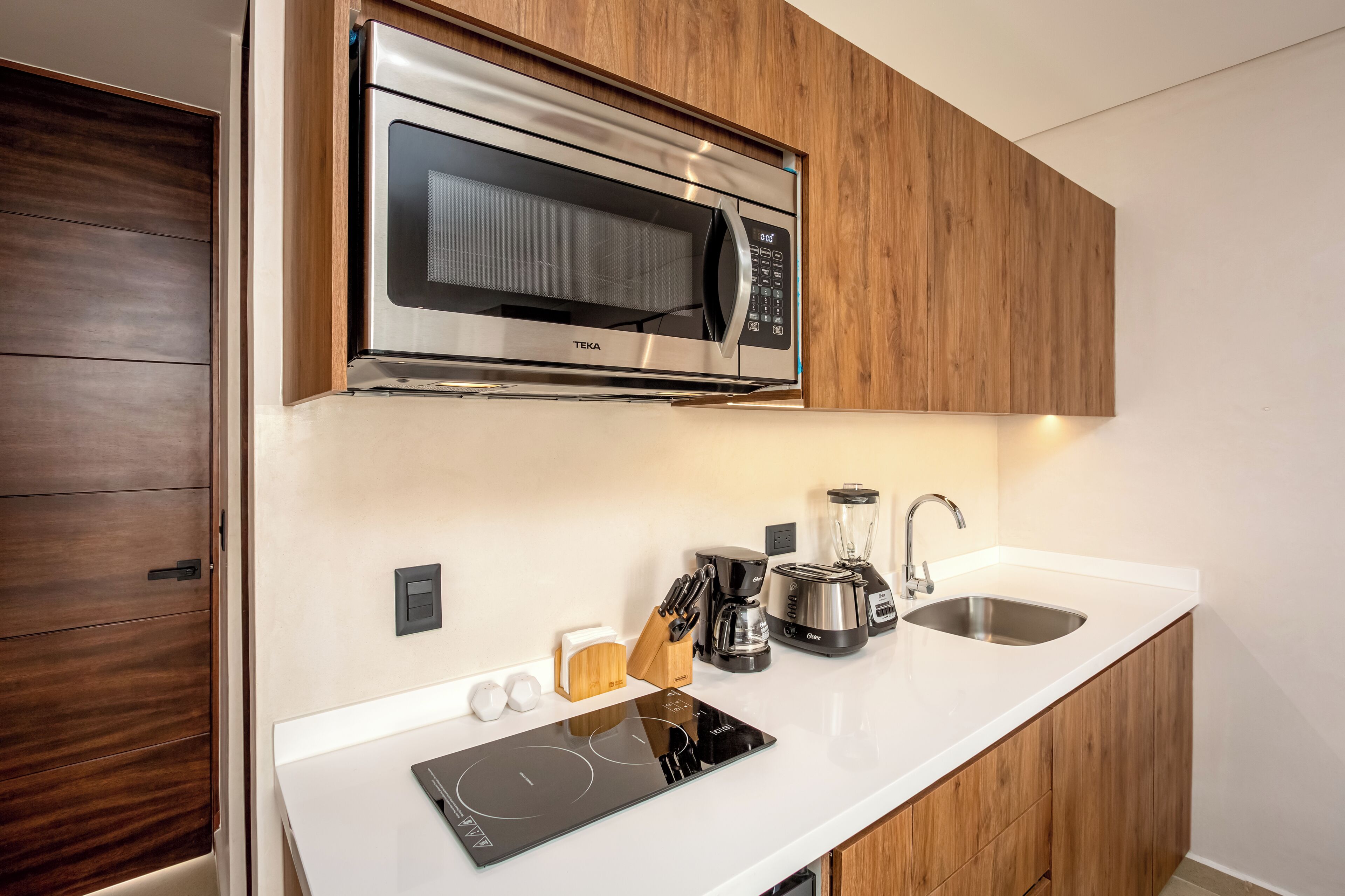 Luxury-Apartment, Poolblick | Eigene Küche