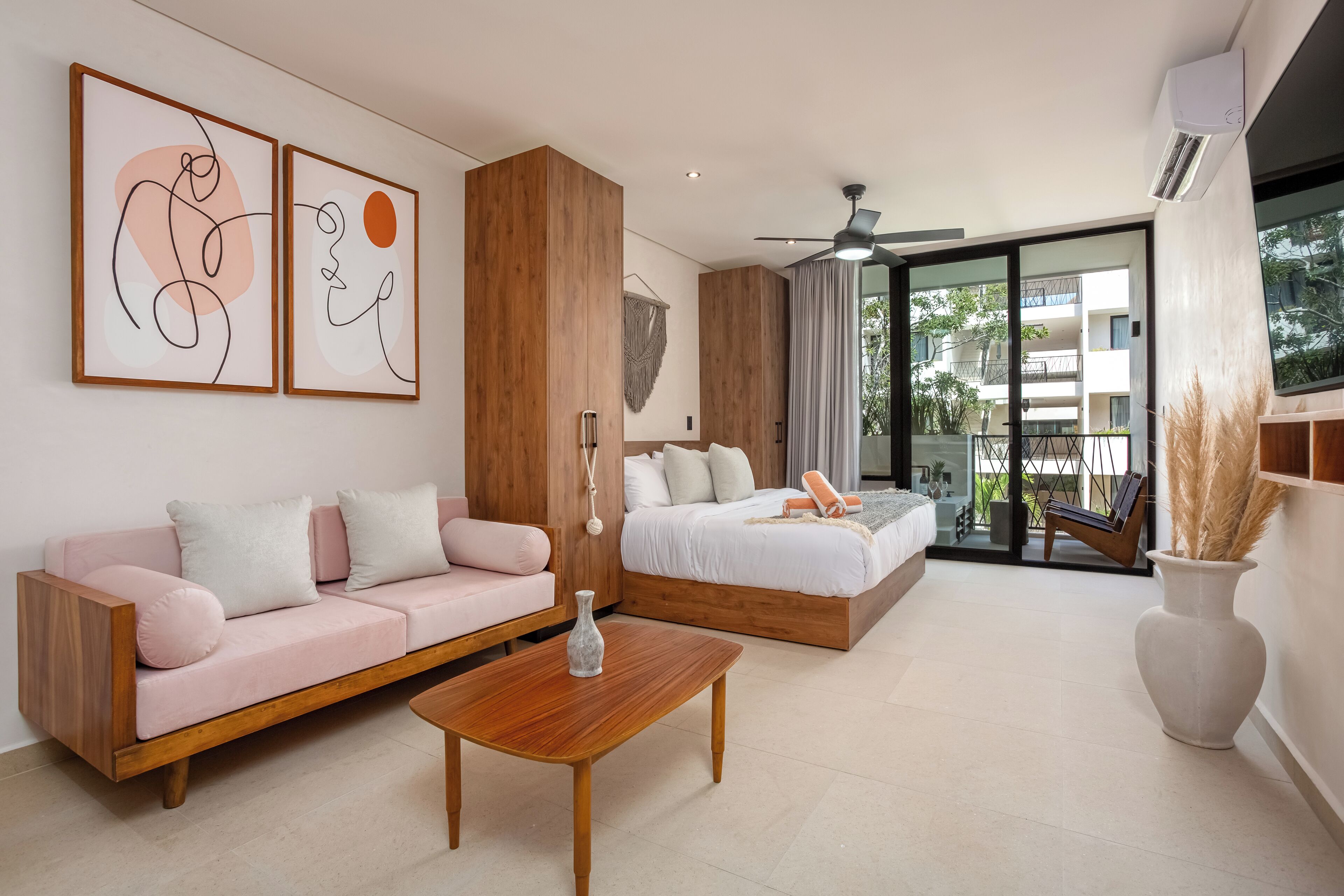 Luxury-Apartment, Poolblick | Wohnbereich