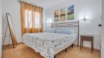 Iron/ironing board, WiFi, bed sheets