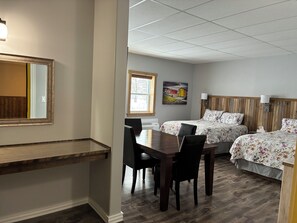 ستائر تعتيم ومكواة/لوح كي وواي فاي مجانًا