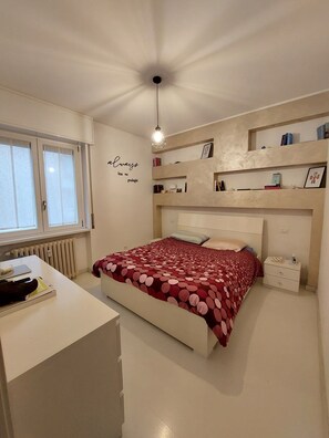 1 bedroom, iron/ironing board, free WiFi, bed sheets - Nice one-bedroom apartment 2 minutes from M1 and M4 subways and only 10 minutes from Citylife. (Milano)