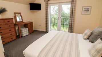 4 bedrooms, individually decorated, individually furnished