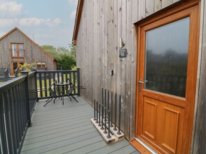 Terrace/patio - James Ville Marina Lodge 14 (Brigg)