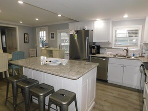 Coffee/tea maker, fridge, microwave, oven - Ocean Lakes Site MH85, Handicap accessible, Sleeps 12, (Myrtle Beach)