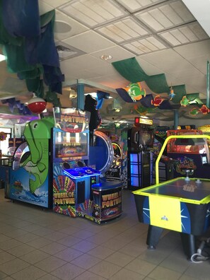Games room - Ocean Lakes Site MH85, Handicap accessible, Sleeps 12, *Promo* (Myrtle Beach)