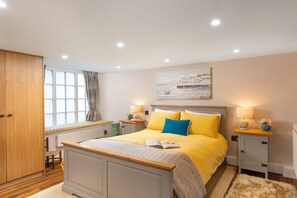 Iron/ironing board, free WiFi, bed sheets - Stylish architect-designed barn sleeping six near Exmoor (Minehead)