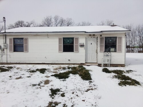 Adorable 2-bedroom house with AC in charming Ardmore