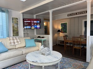 TV - Turtle`s Beach House - 3 block to beach pet friendly (Tybee Island)