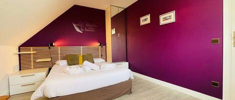 4 عدّة غرف نوم ومكتب ومكواة/لوح كي وواي فاي مجانًا