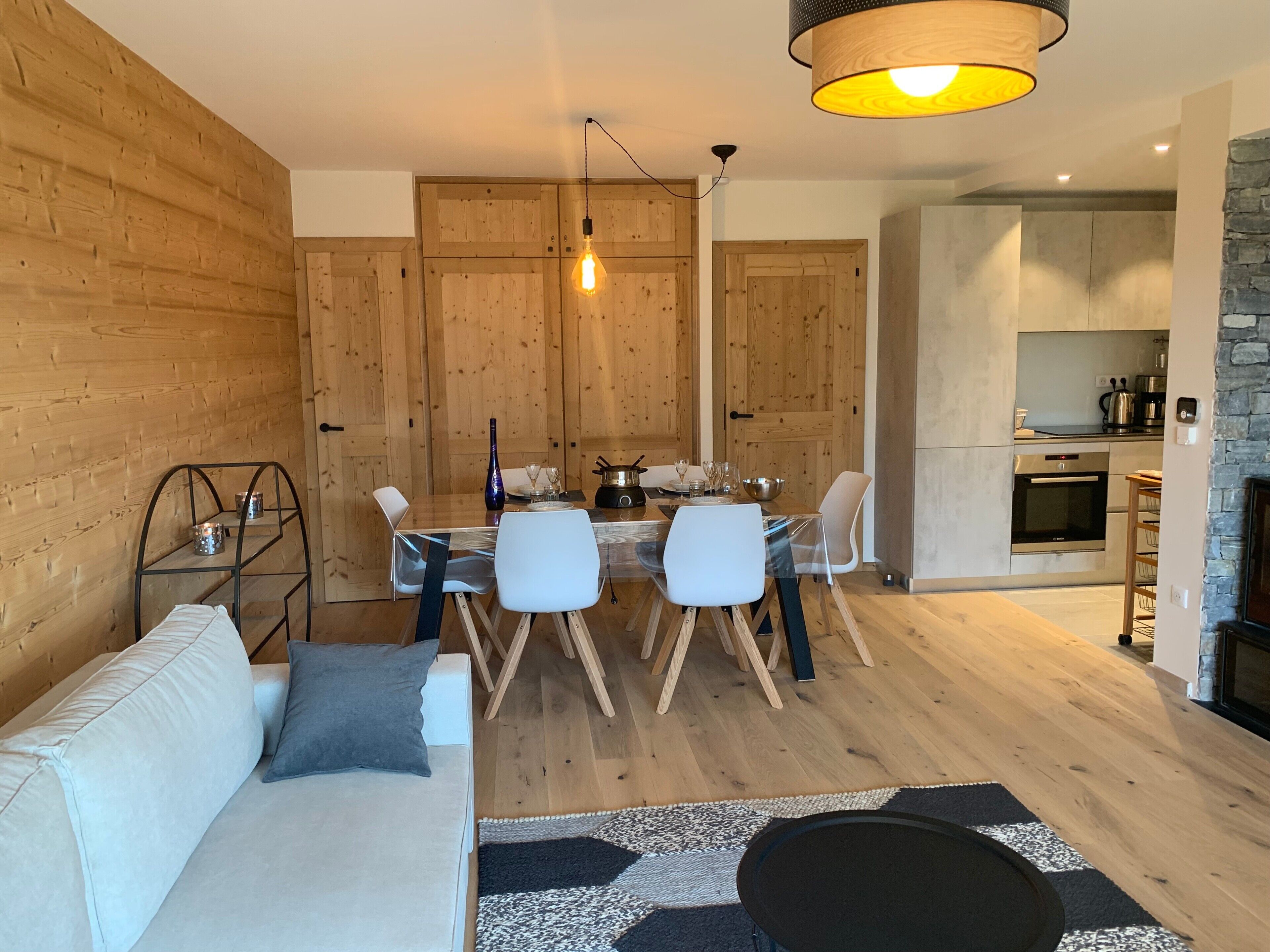 Televisión, chimenea y tenis de mesa 